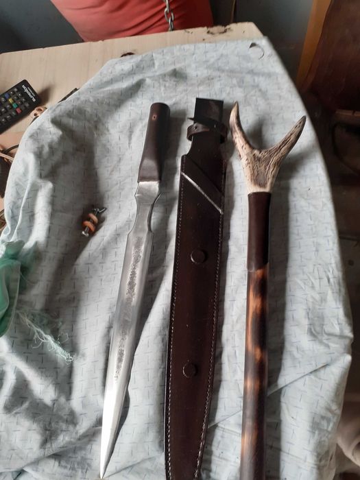 facas e lanças de caça, artesanais