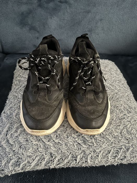 Vendo sapatos tamanho 38,sandalias tamanho 38 e tenis tamanho 39 de senhora