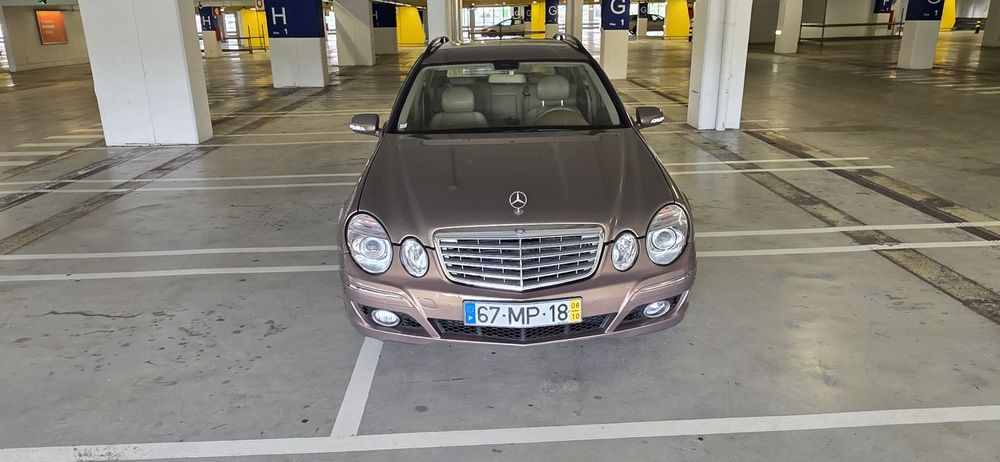 Vendo Mercedes-Benz E 200, fase 2, Versão T Elegance)  do ano 2008.