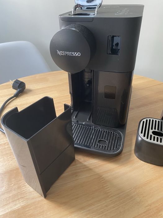 Maquina de café Nespresso DeLonghi - Lattissima One