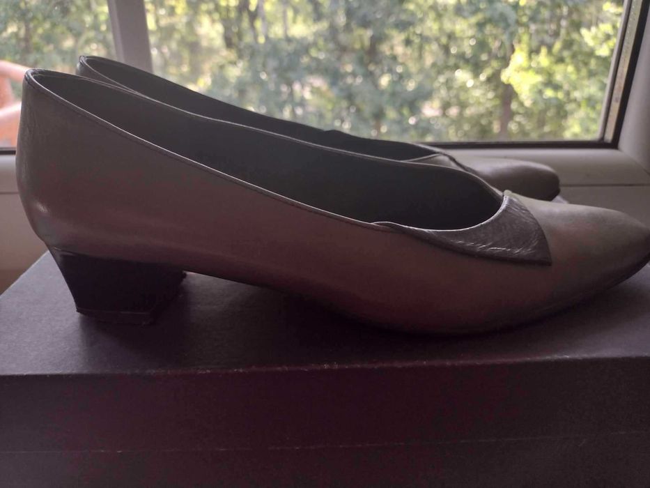 Czółenka skórzane, oliwkowe