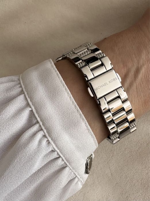 Relógio Smartwatch Michael Kors Access prateado com cristais