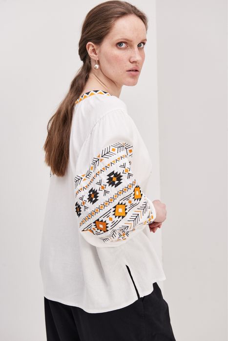 Жіноча вишиванка бренду Merezka розмір М