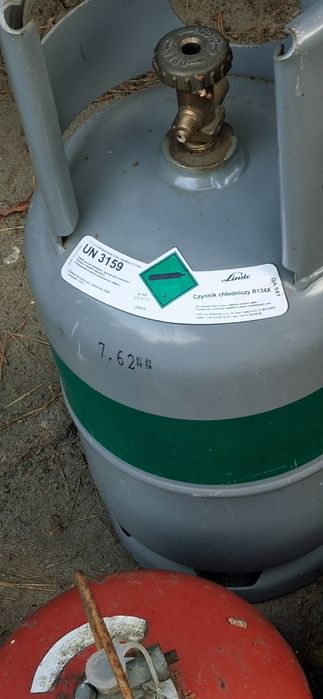 Butle na gaz i chłodnicza i kanistry  pojemniki z czasów PRL