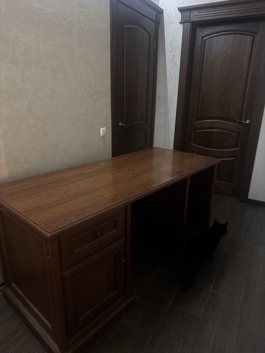 Стіл компʼютерний