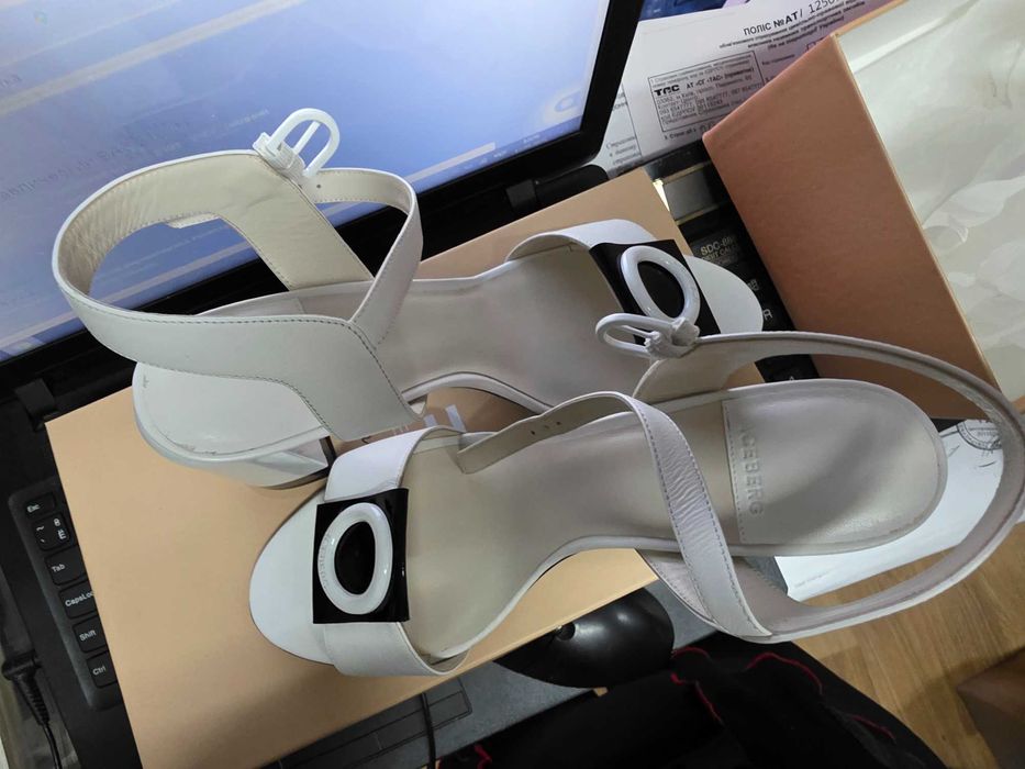 Продам босоножки  каблук 10-9 стелька 26 Iceberg Elisabetta Franchi