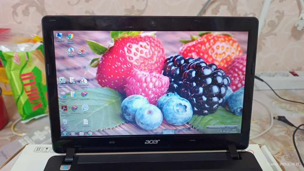 Нетбук Acer Aspire one 725