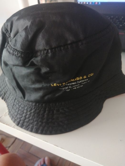 Vendo chapéu original da Levi's (portes incluídos)