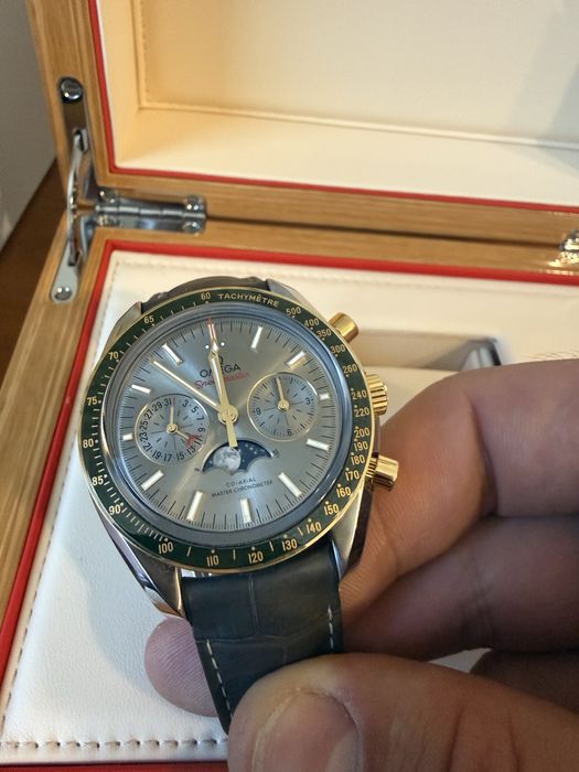 Годинник Omega Speedmaster Professional Moonwatch Moonphase Co-Axial Chronograph 44