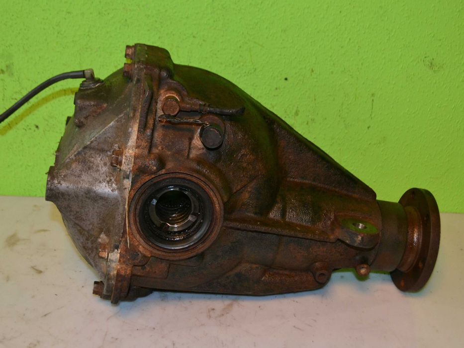 Dyferencjał dyfer tył MITSUBISHI PAJERO III  4.100  BLOKADA