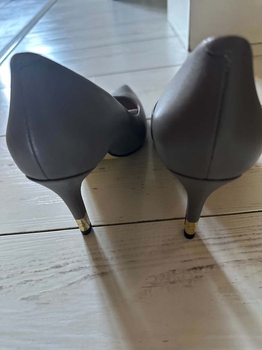 Szpilki Guess nowe