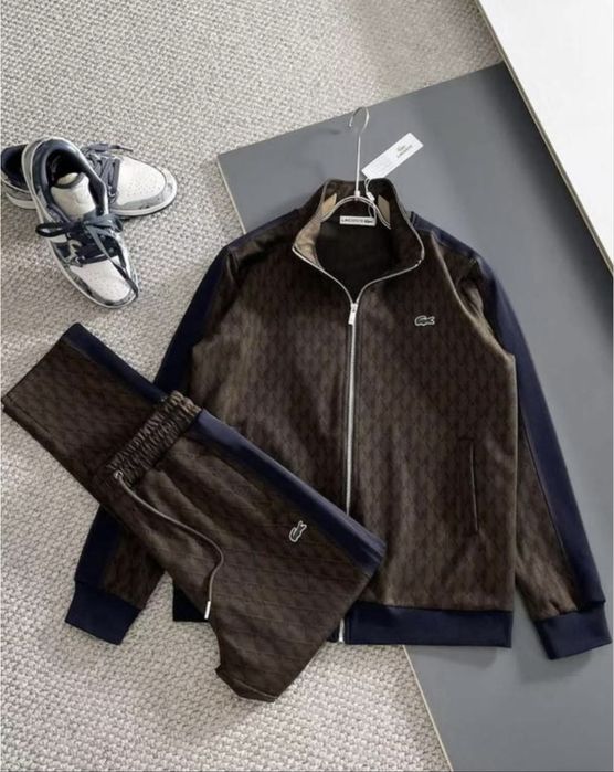 Спортивный костюм унисекс от бренда бренда Lacoste из коллекции Paris
