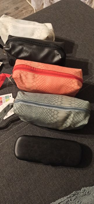 Mała kosmetyczka skoropodobna