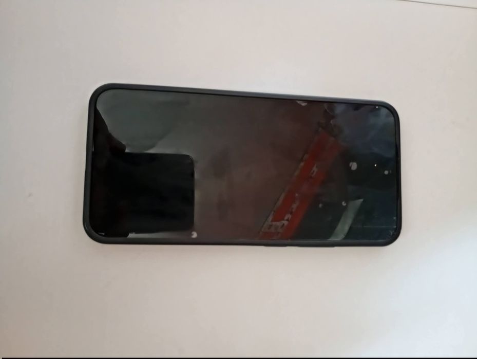 Ogłoszenie sprzedaje telefon