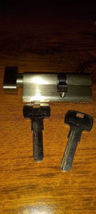 Замок MVM с 2 ключами б/у