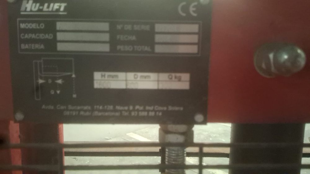 Porta paletes eléctrico todo o terreno