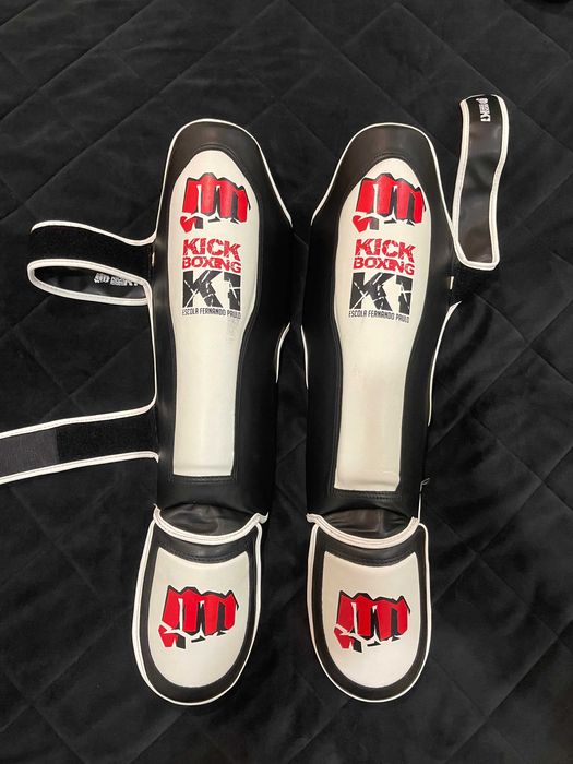 Luvas e Caneleiras Kickboxing (Quase Novas)