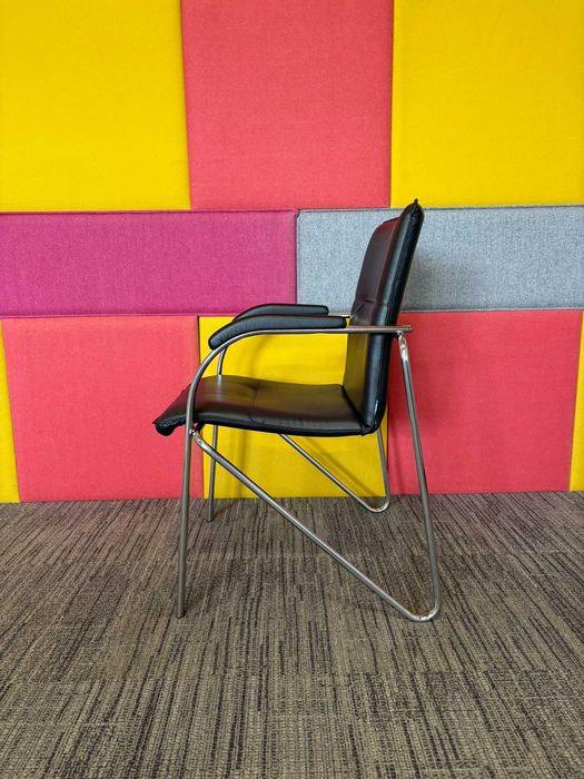 Krzesło konferencyjne biurowe Nowy Styl Samba ekoskóra czarne chrom