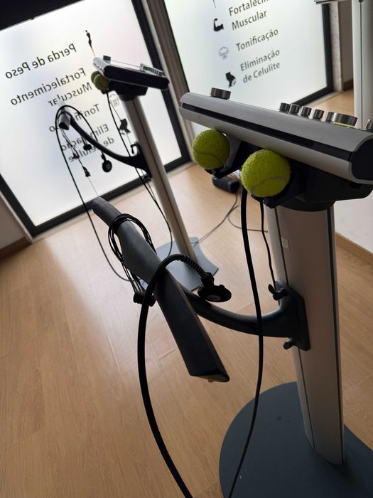 2× Miha Bodytec II — Máquinas EMS profissionais — Lote estúdio