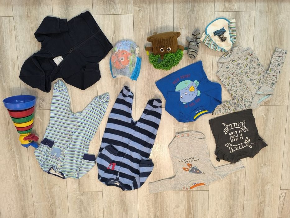 Ubranka dla chłopca i zabawki 56/62 pajacyki i inne