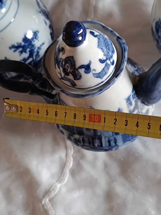 Bule e 2 Jarros de estilo Vitoriano