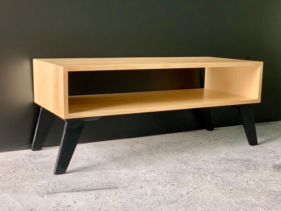 Mesa de centro em Madeira