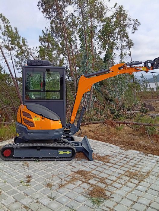 Máquina giratória kubott duas toneladas e meia