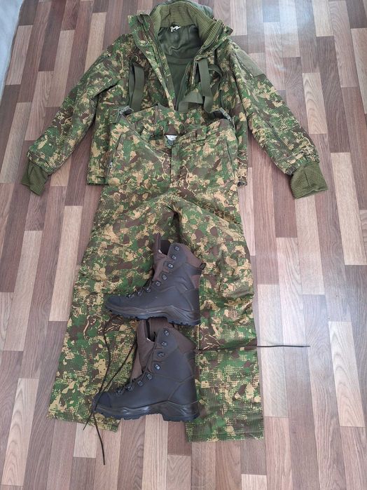 Військова форма.