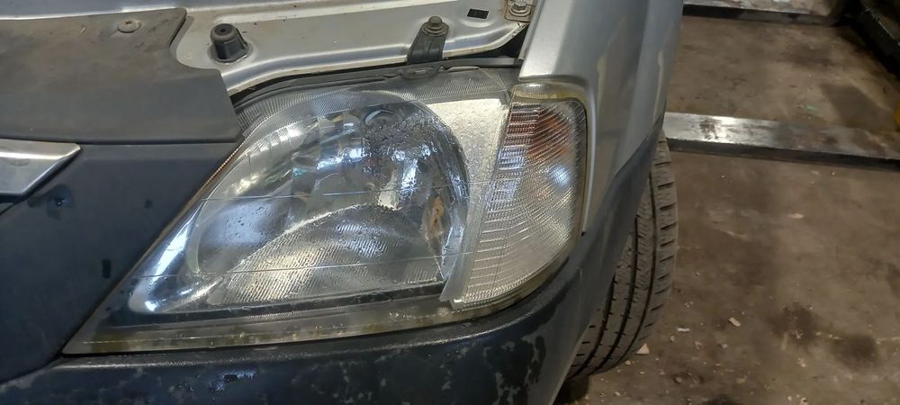 Lampa przód przednia lewa Dacia Logan I EU