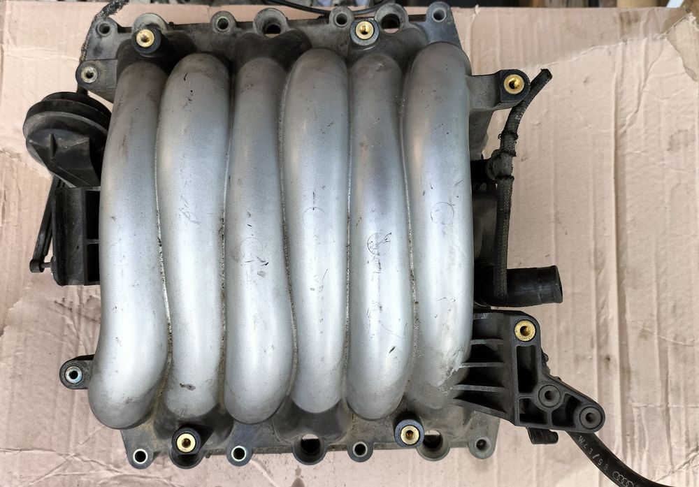 Kolektor ssący nastawnik Audi A6 C5 2.8