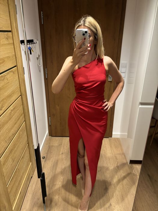Czerwona sukienka maxi