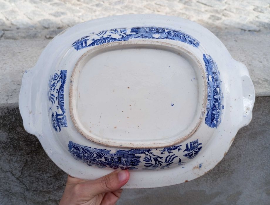 Antigo prato coberto/terrina Inglesa Blue Willow em faiança