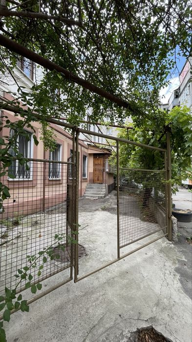 Квартира з власним двориком. До Центра 10 хвилин
