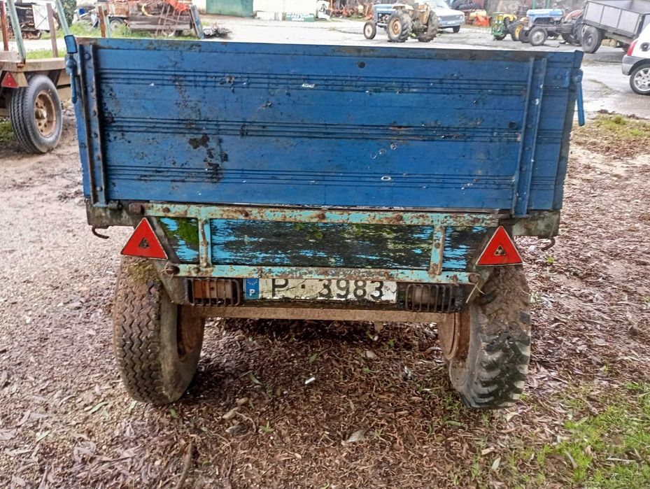 Reboque  agrícola  documentos em dia