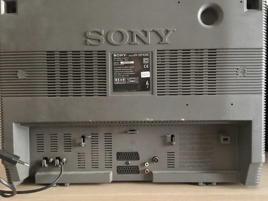 Televisão Sony Trinitron (avariada)