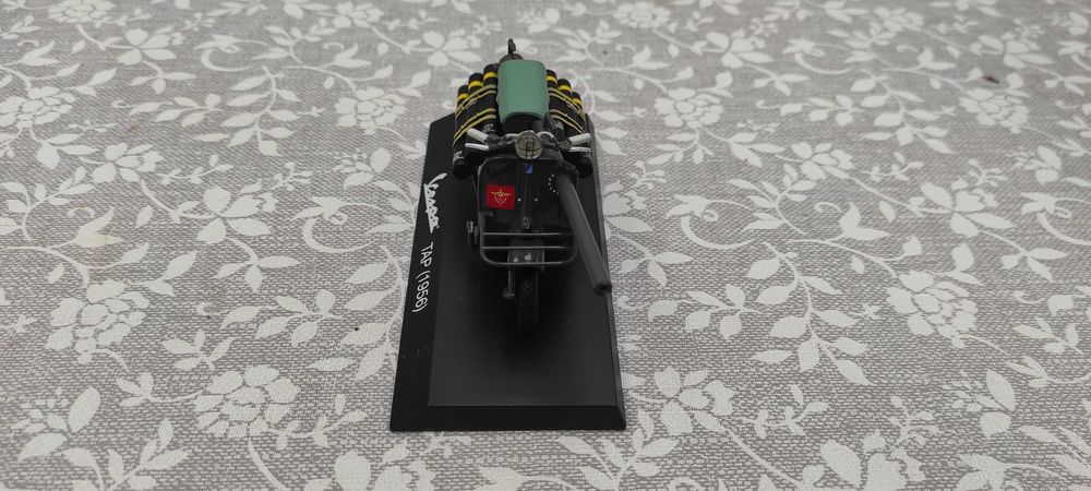 Vespa TAP (1956) - Escala 1:18 (Coleção Oficial Vespa)
