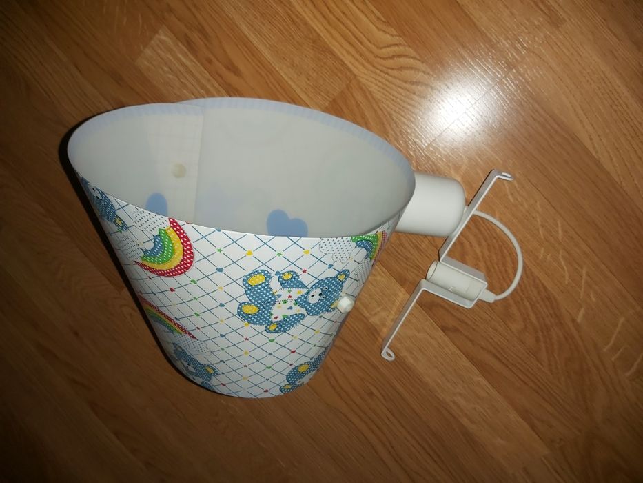 Candeeiro de teto para criança