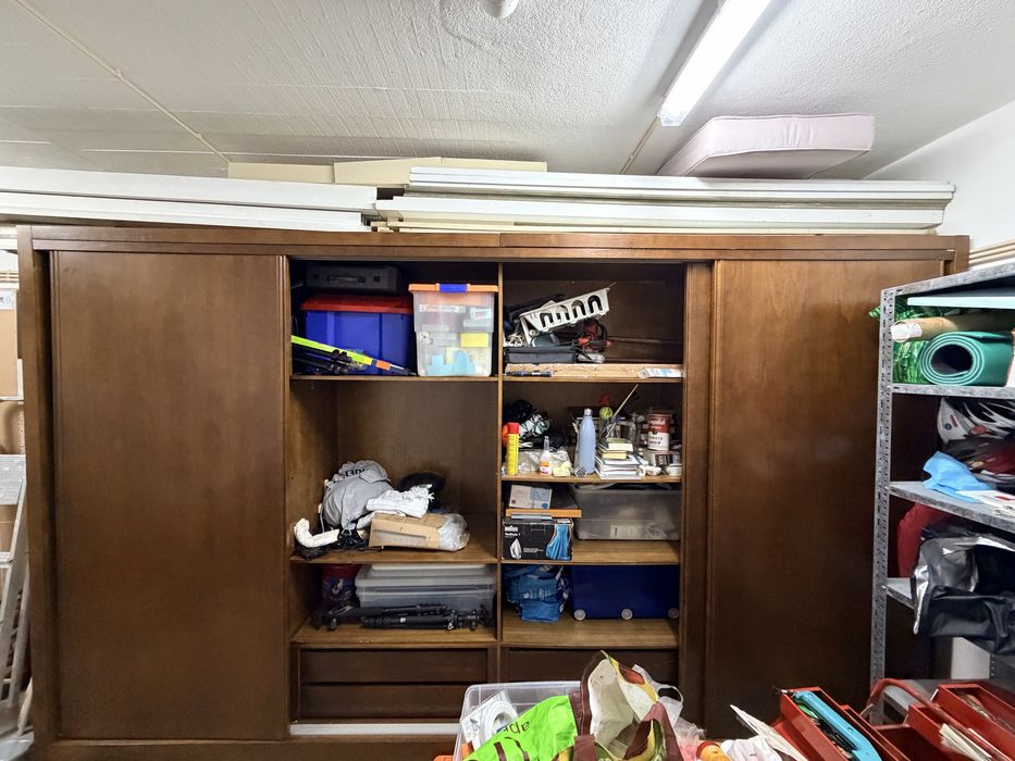 Roupeiro Madeira Maciça excelente estado