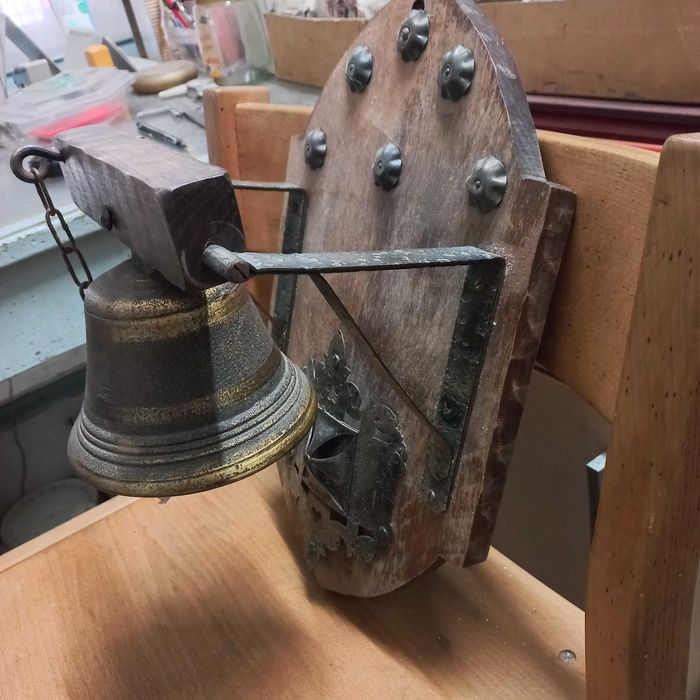 Sino antigo em bronze de escola francesa