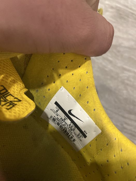 chuteira amarela da nike tamanho 42,5