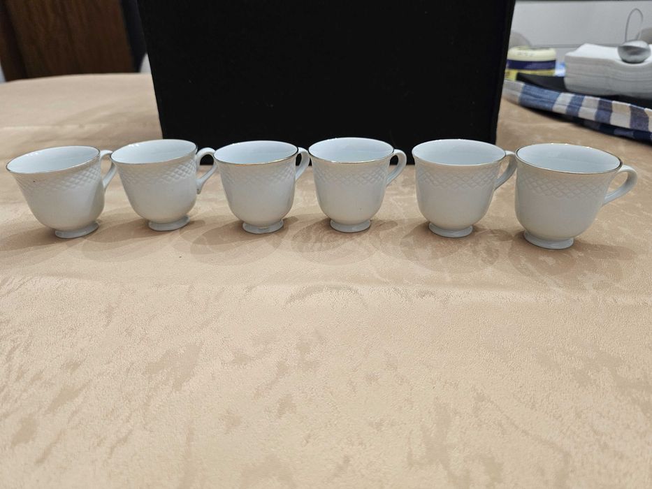 6 Coffee Cups and Coffee Maker475009409887784962