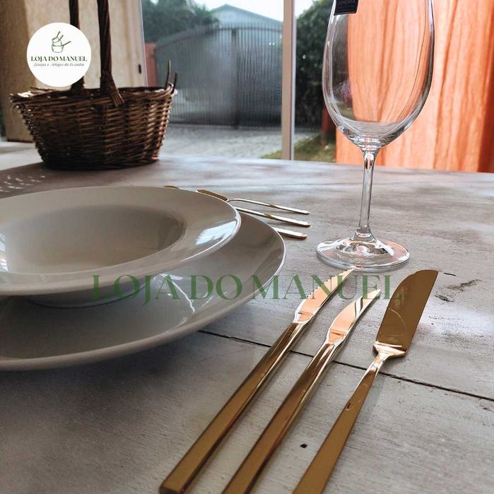 Luxuoso Faqueiro dourado - Belo Inox - 130 peças em Caixa de Madeira