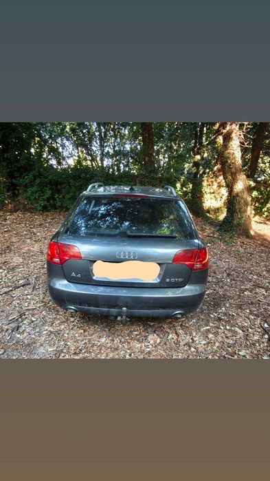 Carrinha Audi A4 com reboque