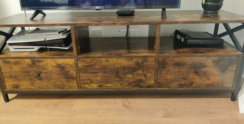 Móvel de TV :   L 147cm x D 40cm x H 50cm