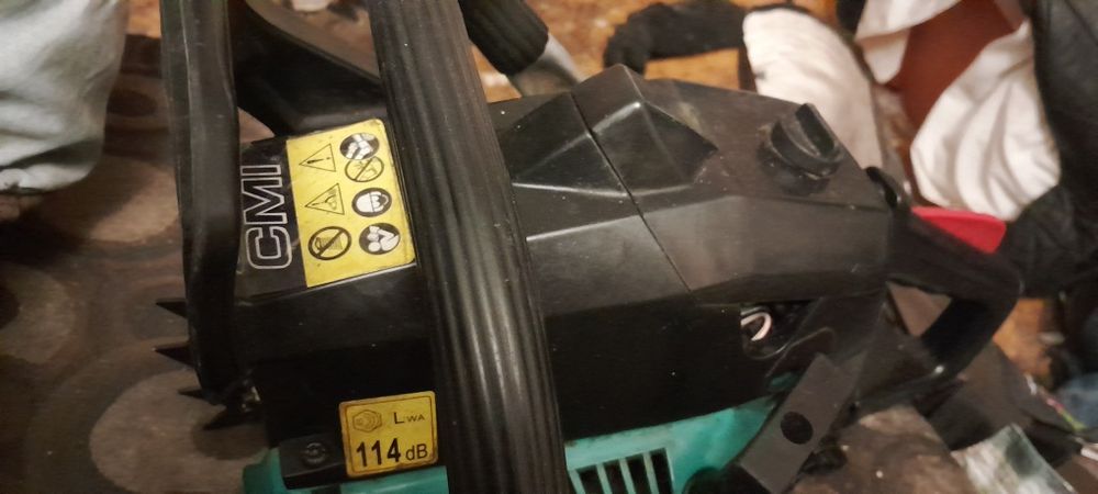 Продам бензопилу рабочач