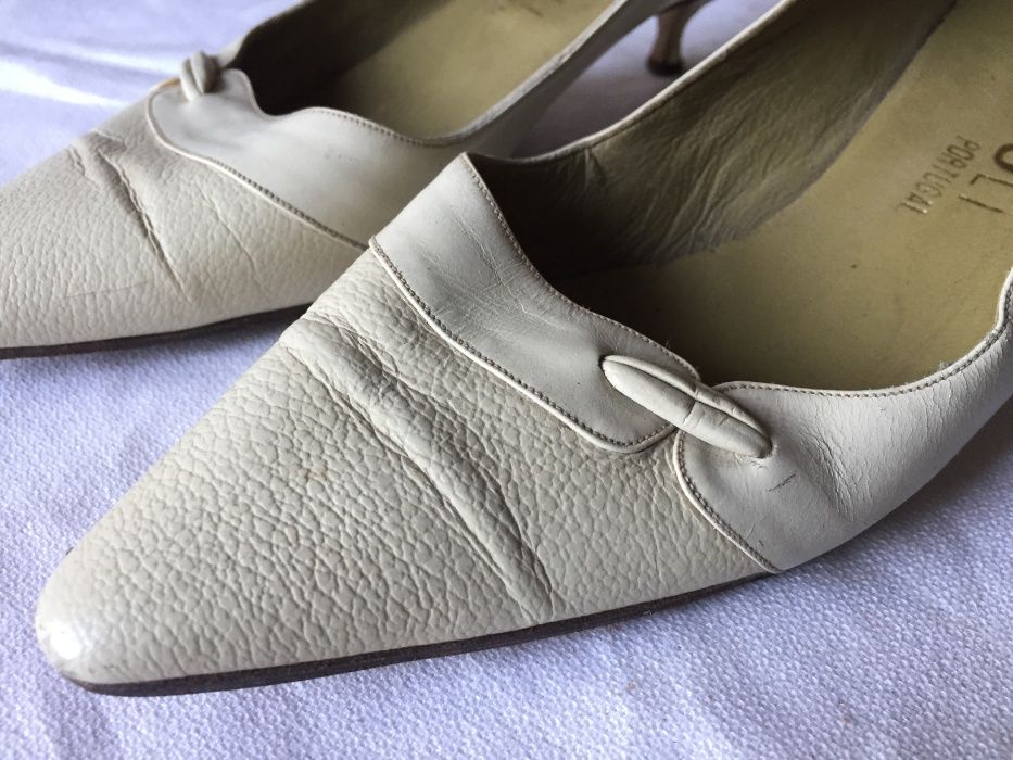 sapatos antigos: 3 salto agulha e 1 camurça azul salto normal
