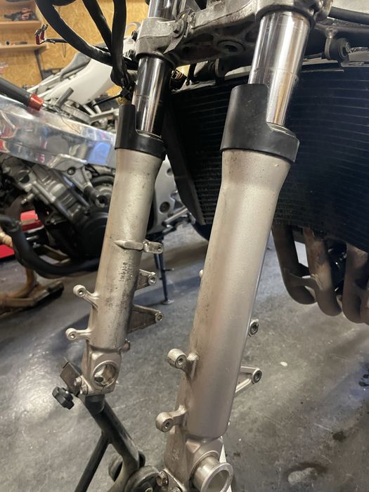 Zawieszenie przednie lagi połki suzuki gsxr k1 600
