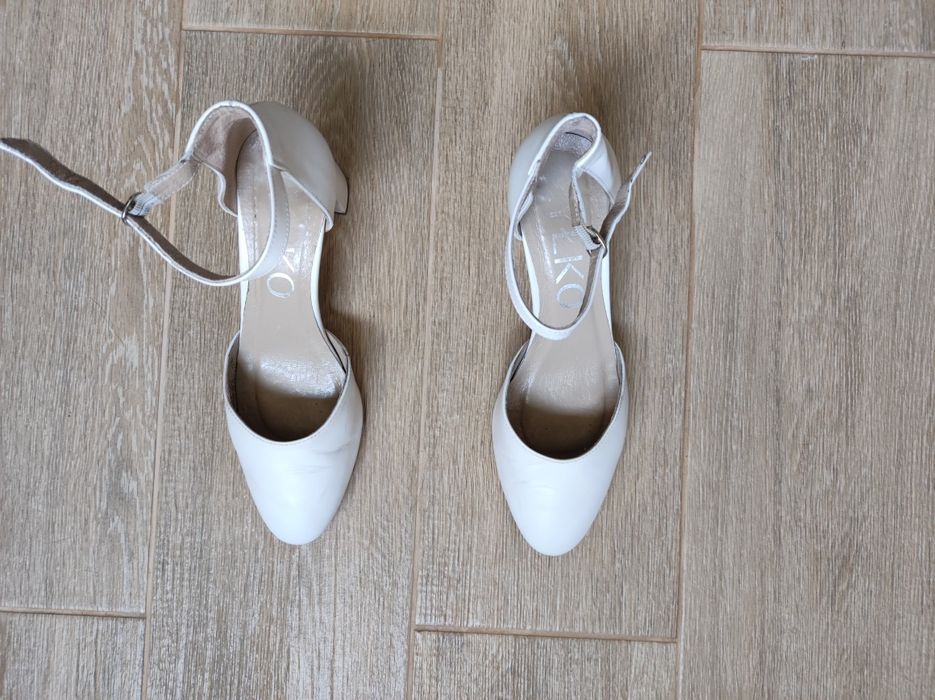 Buty Ryłko ślubne kremowe rozm. 39