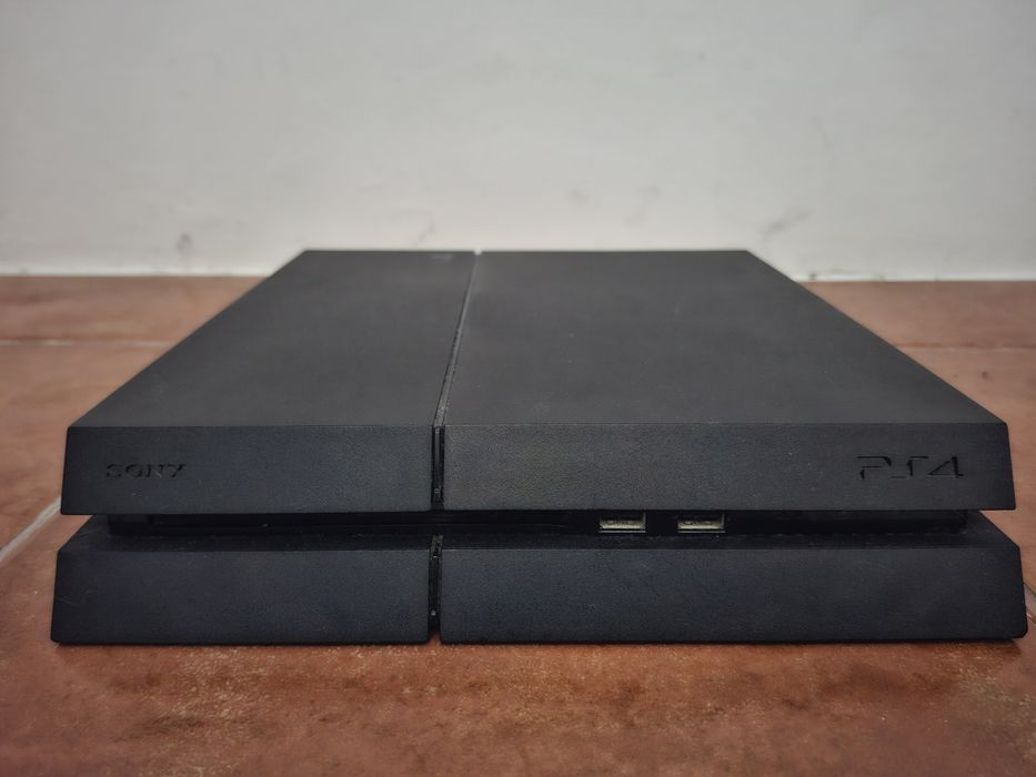 Playstation 4 (PS4) 500GB bom estado