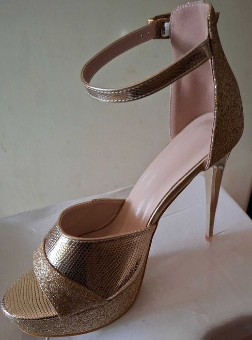 Sapatos de Mulher Dourados